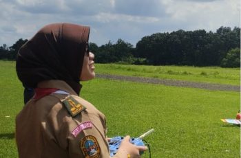 Pramuka Saka Dirgantara SMK Poncol Berlatih Menjadi Pilot Aeromodeling di Cibubur, Jakarta Timur