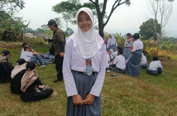 Temukan Inspirasi dan Solidaritas di Alam, Fianissa Siswi DKV SMK Poncol: LDKS 2026 di Gunung Geulis Seru Banget!